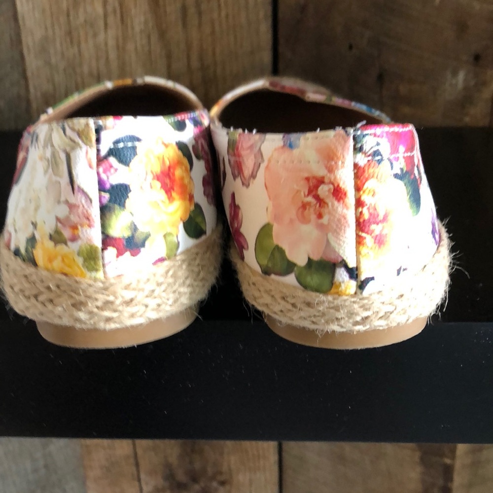 Floral flats - Picture 3 of 5